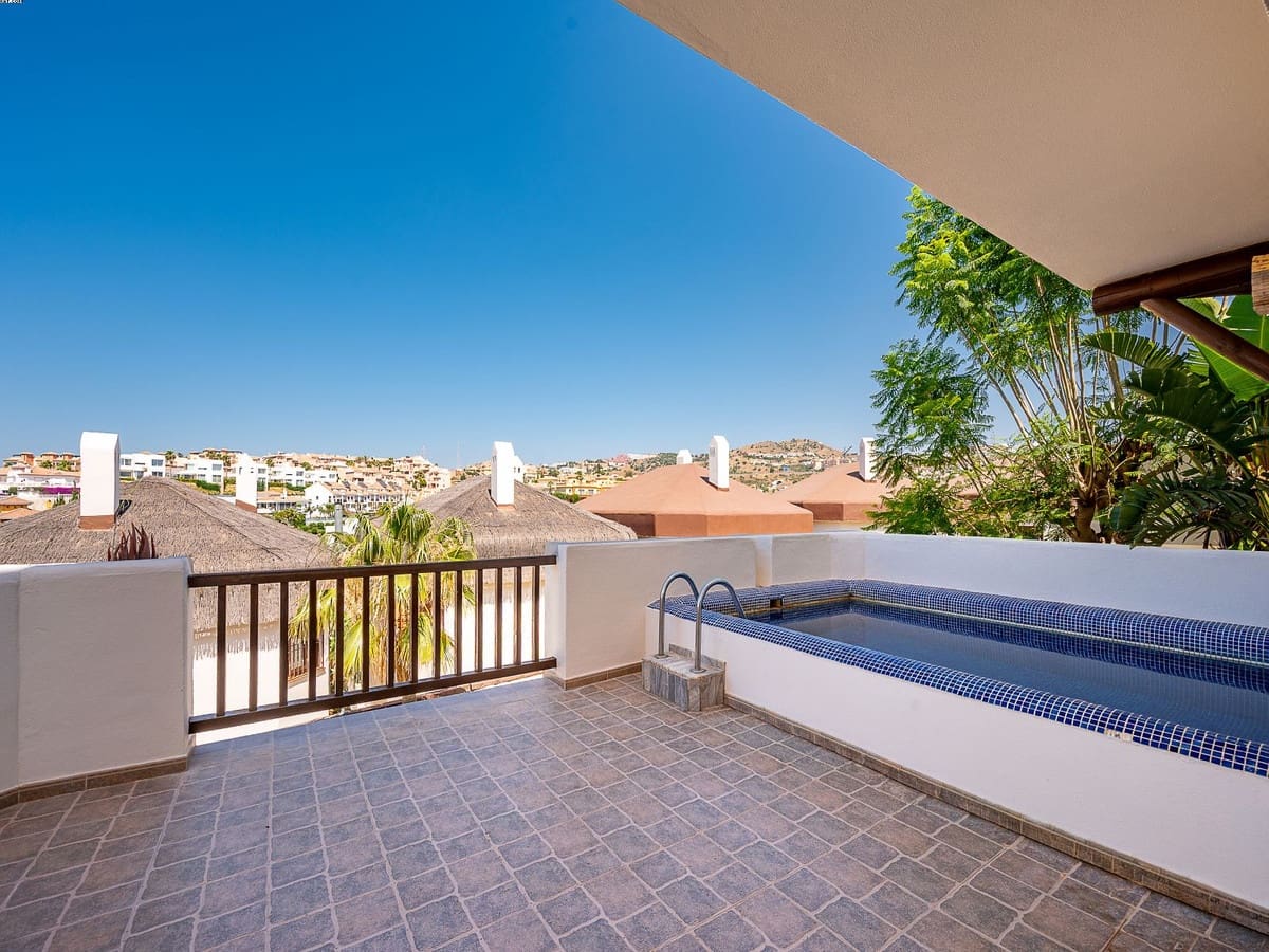3 quarto Moradia para venda em Riviera del Sol com piscina - 499 950 € (Ref: 9914839)