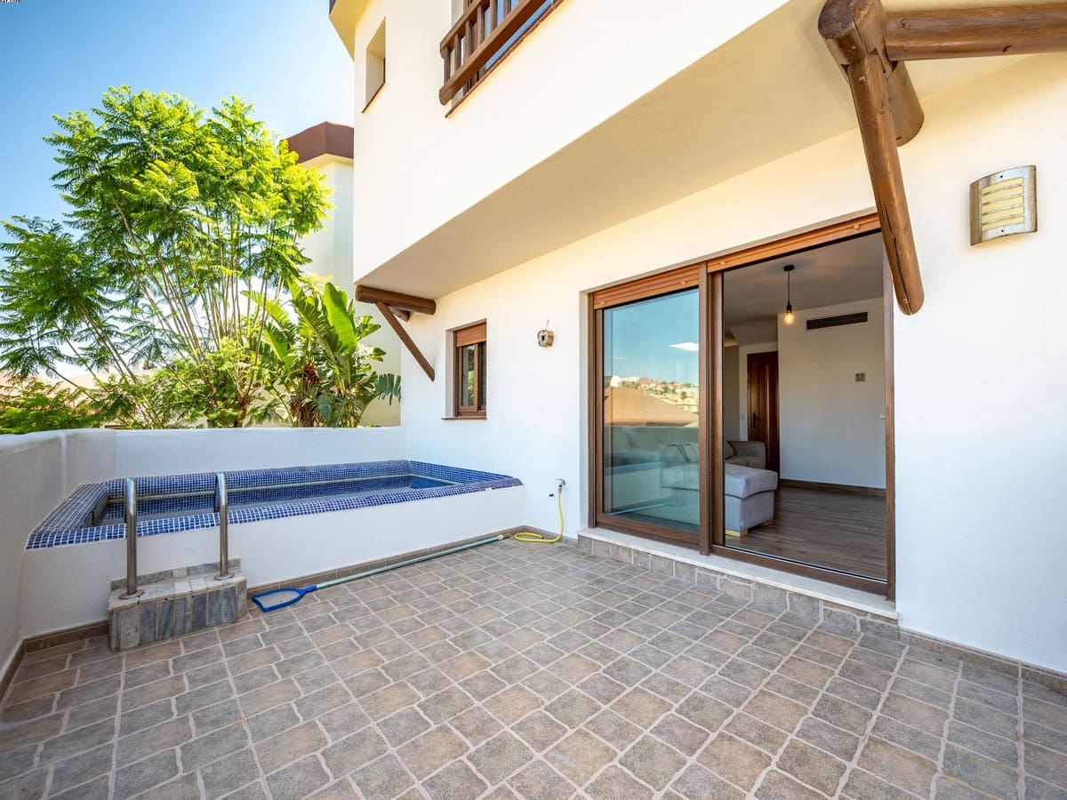 3 quarto Moradia para venda em Riviera del Sol com piscina - 499 950 € (Ref: 9914839)
