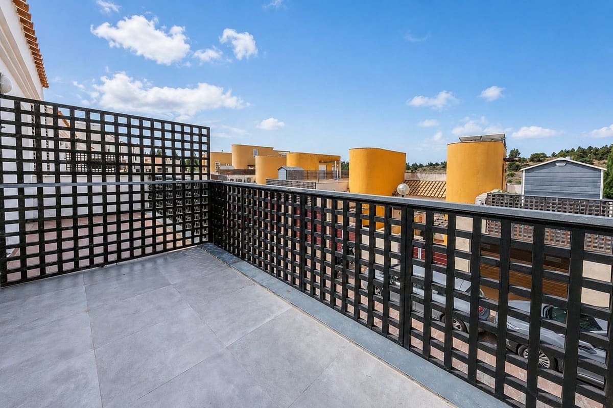 Casa de 2 habitaciones en Las Lagunas de Mijas en venta con piscina - 415.000 € (Ref: 9914840)