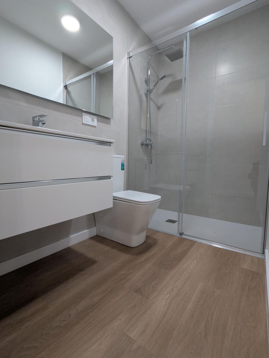 Piso de 1 habitación en Sanlúcar la Mayor en alquiler - 700 € (Ref: 10015602)