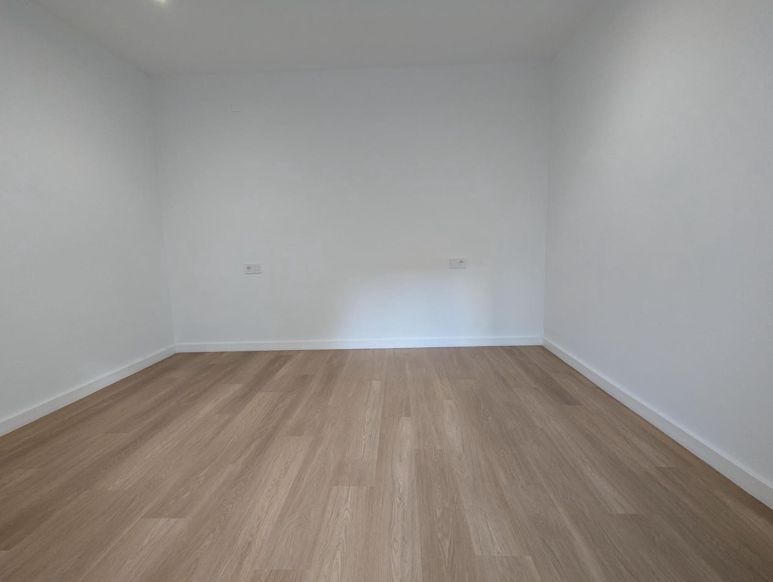 Piso de 1 habitación en Sanlúcar la Mayor en alquiler - 700 € (Ref: 10015602)
