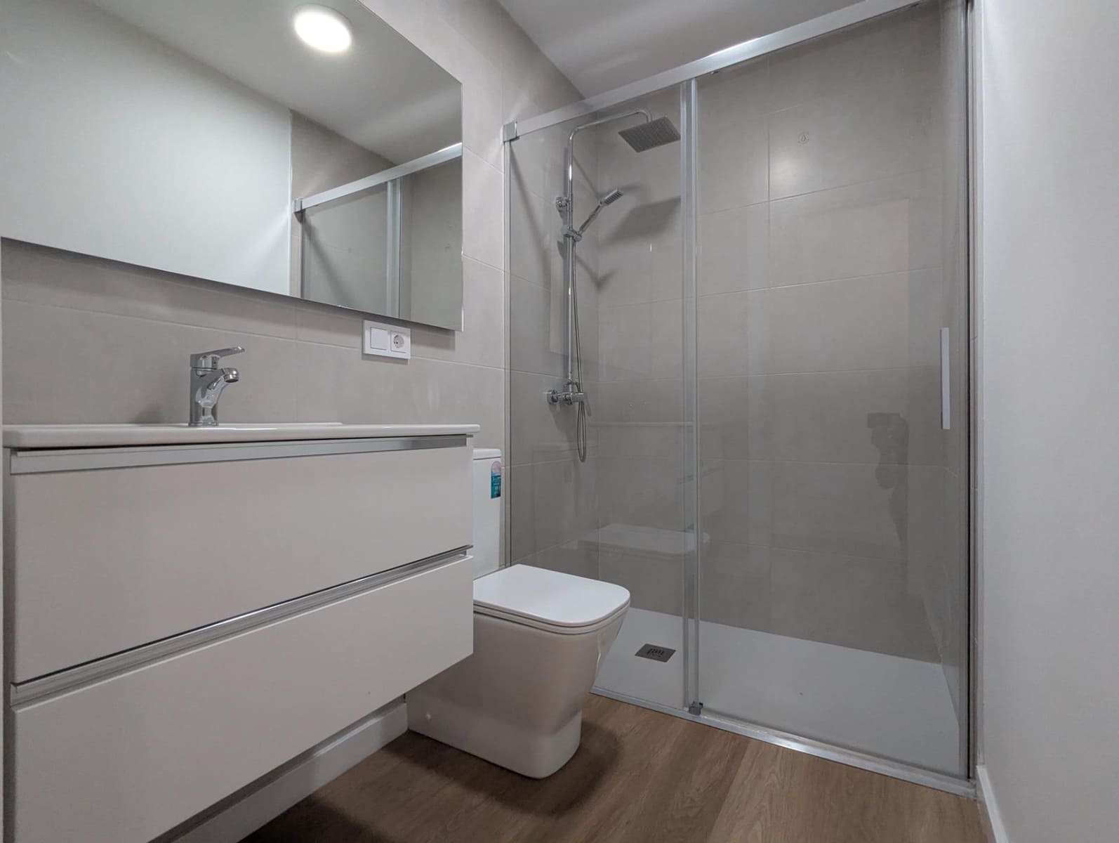 Piso de 1 habitación en Sanlúcar la Mayor en alquiler - 700 € (Ref: 10015602)