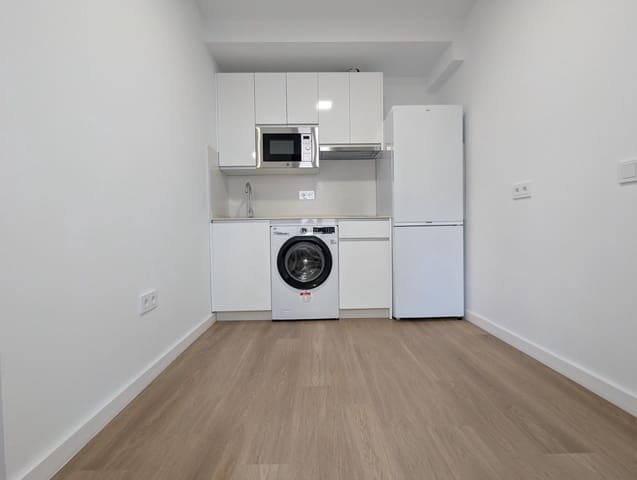 Piso de 1 habitación en Sanlúcar la Mayor en alquiler - 700 € (Ref: 10015602)