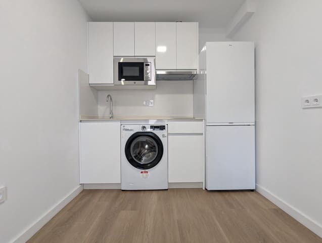 Piso de 1 habitación en Sanlúcar la Mayor en alquiler - 700 € (Ref: 10015602)