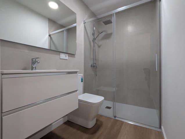 Piso de 1 habitación en Sanlúcar la Mayor en alquiler - 700 € (Ref: 10015602)