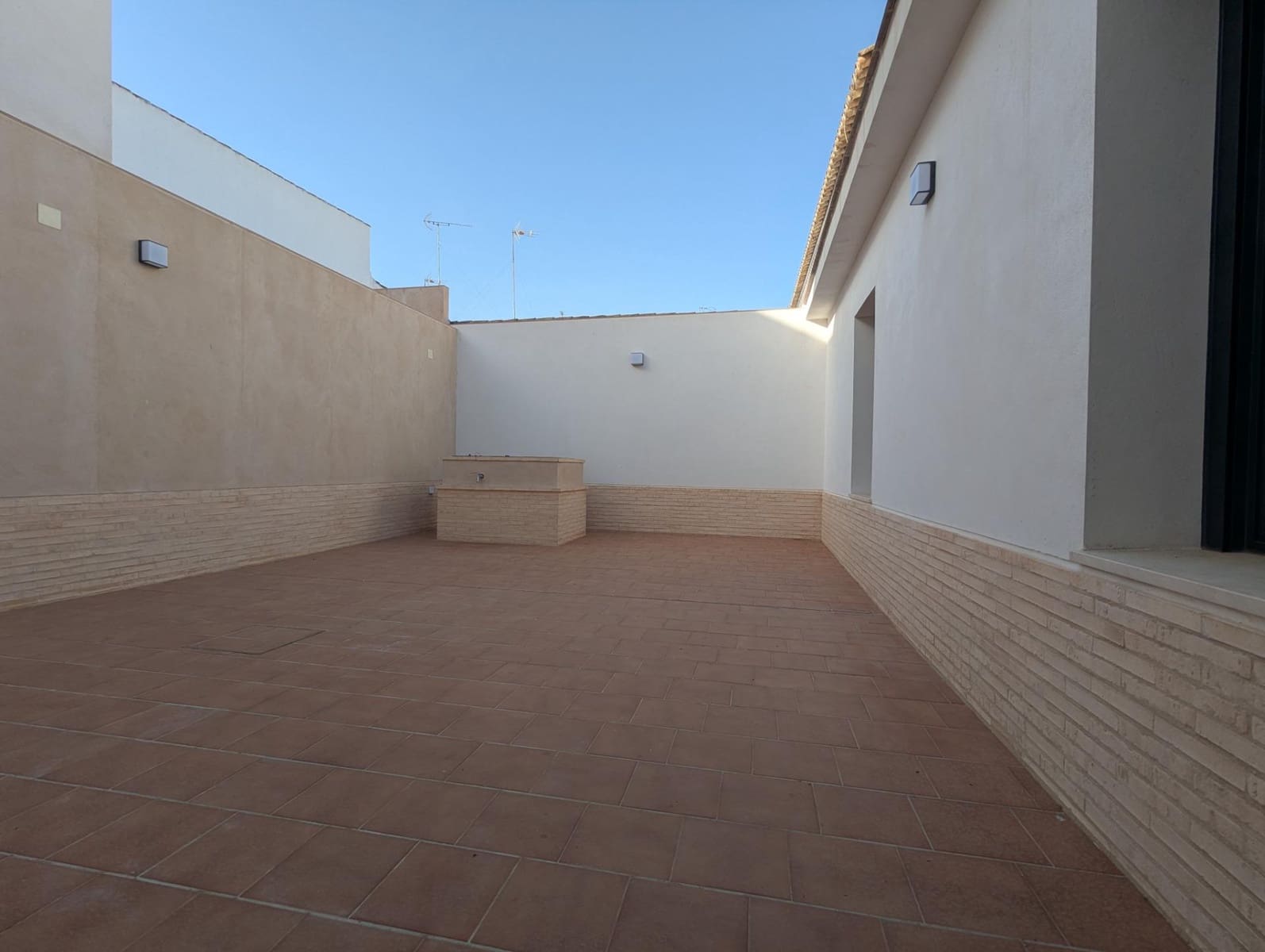 Piso de 1 habitación en Sanlúcar la Mayor en alquiler - 700 € (Ref: 10015602)