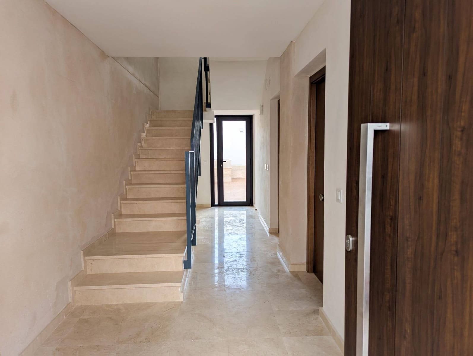 Piso de 1 habitación en Sanlúcar la Mayor en alquiler - 700 € (Ref: 10015602)