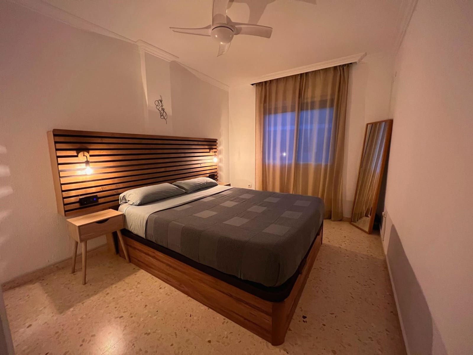 2 soveværelse Lejlighed til salg i Sanlucar la Mayor - € 135.000 (Ref: 10033994)