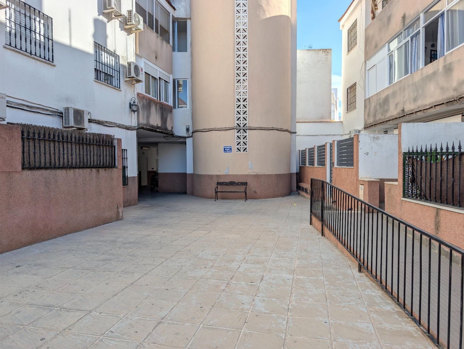 2 soveværelse Lejlighed til salg i Sanlucar la Mayor - € 135.000 (Ref: 10033994)