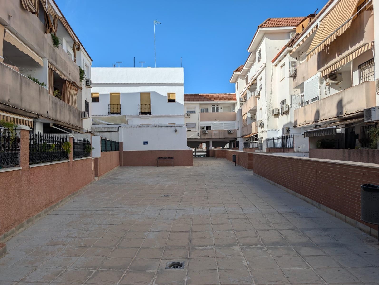 2 soveværelse Lejlighed til salg i Sanlucar la Mayor - € 135.000 (Ref: 10033994)
