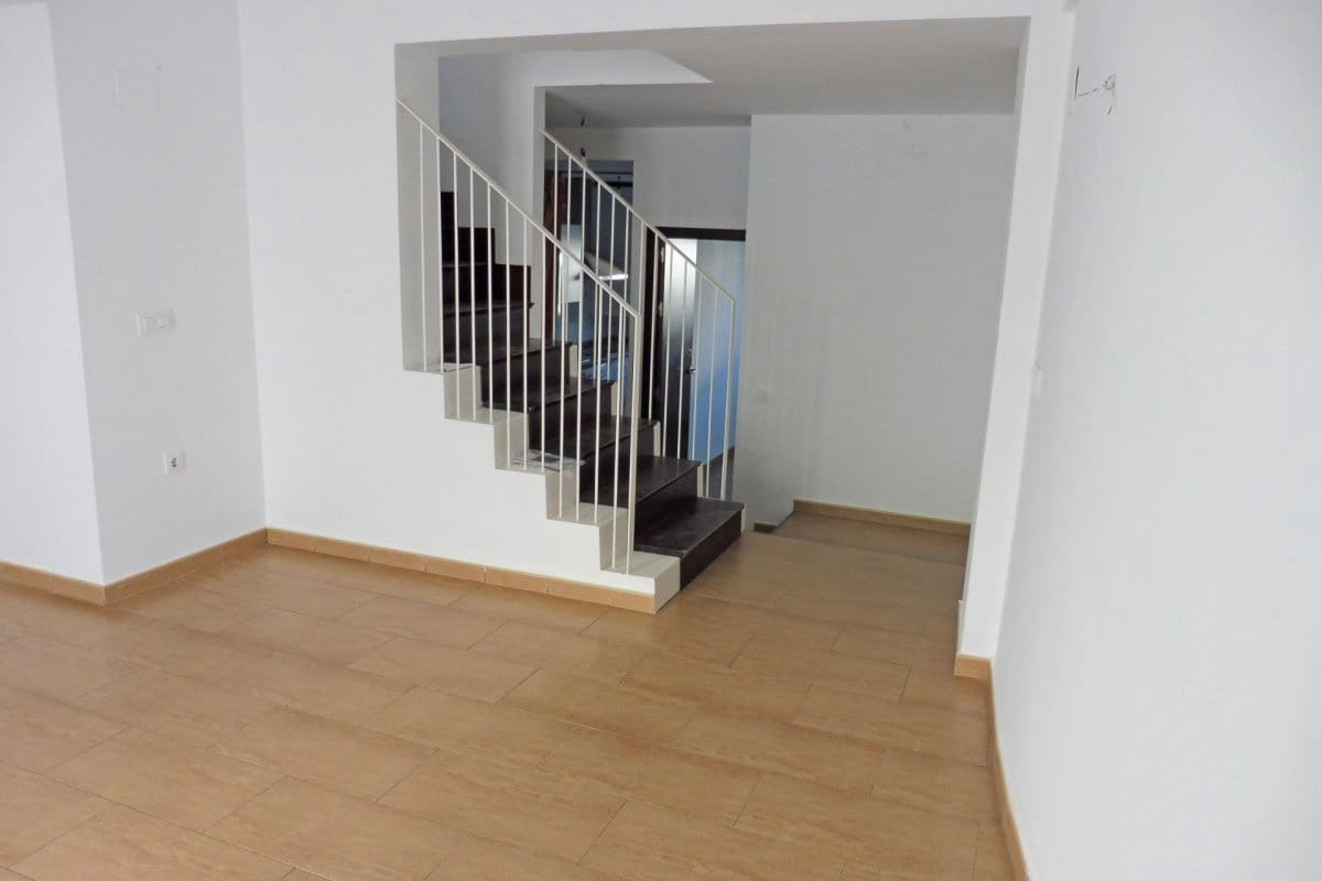 3 soverom Hus til leie i Aznalcazar med garasje - € 650 (Ref: 10041155)
