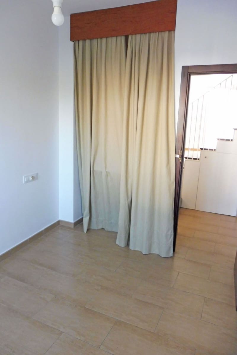 3 soverom Hus til leie i Aznalcazar med garasje - € 650 (Ref: 10041155)