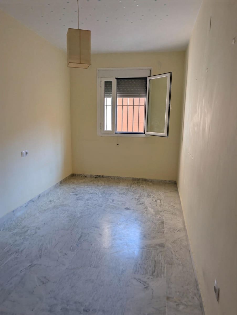 3 bedroom Townhouse for sale in Sanlucar la Mayor with garage - € 185,000 (Ref: 10043046)