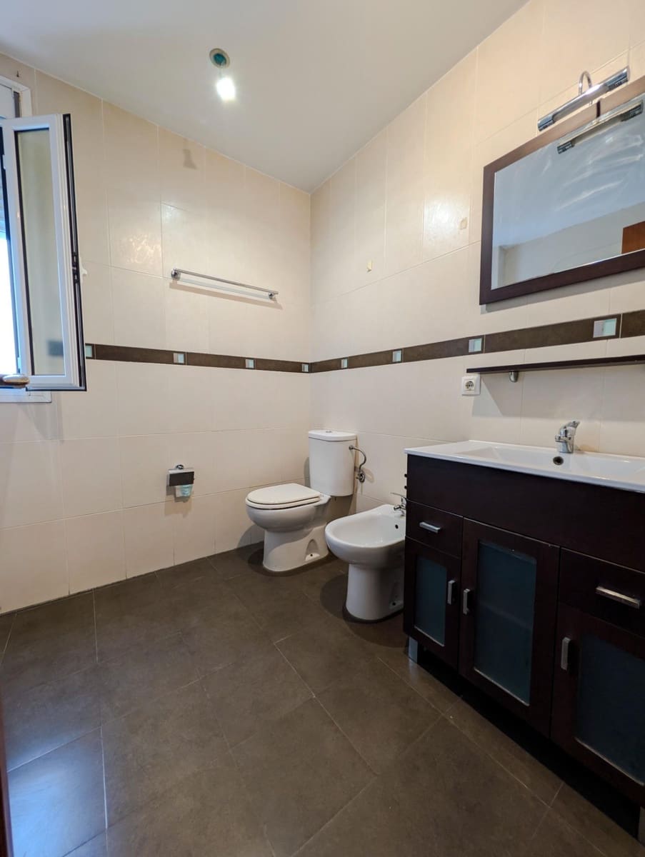 3 bedroom Townhouse for sale in Sanlucar la Mayor with garage - € 185,000 (Ref: 10043046)
