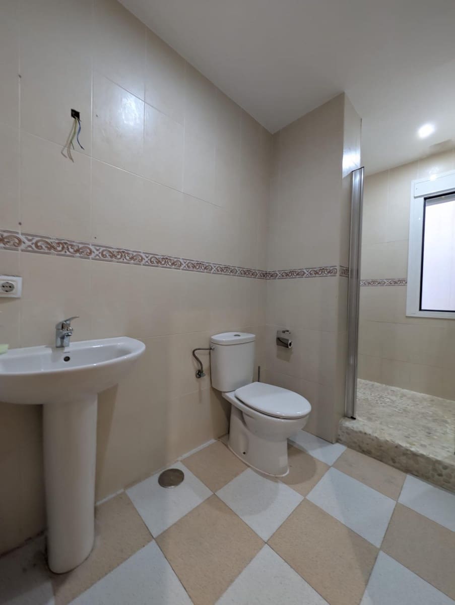3 bedroom Townhouse for sale in Sanlucar la Mayor with garage - € 185,000 (Ref: 10043046)