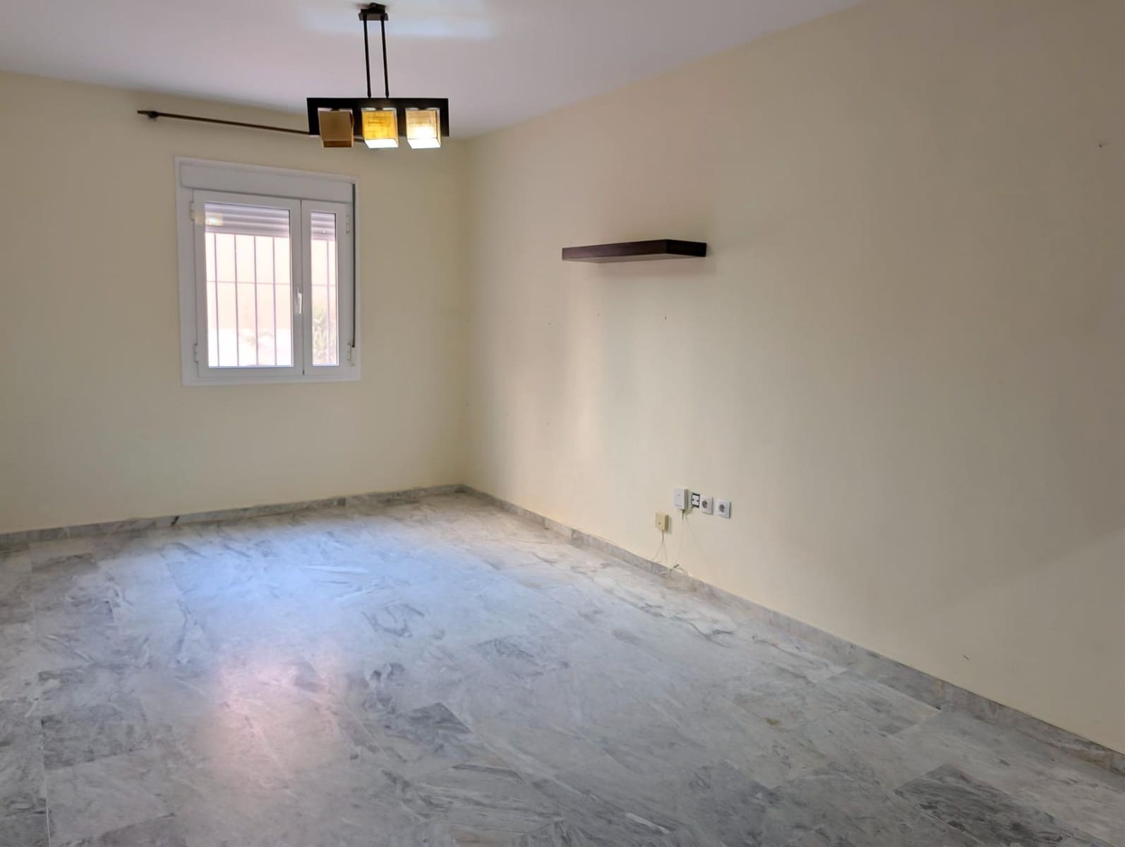 3 bedroom Townhouse for sale in Sanlucar la Mayor with garage - € 185,000 (Ref: 10043046)