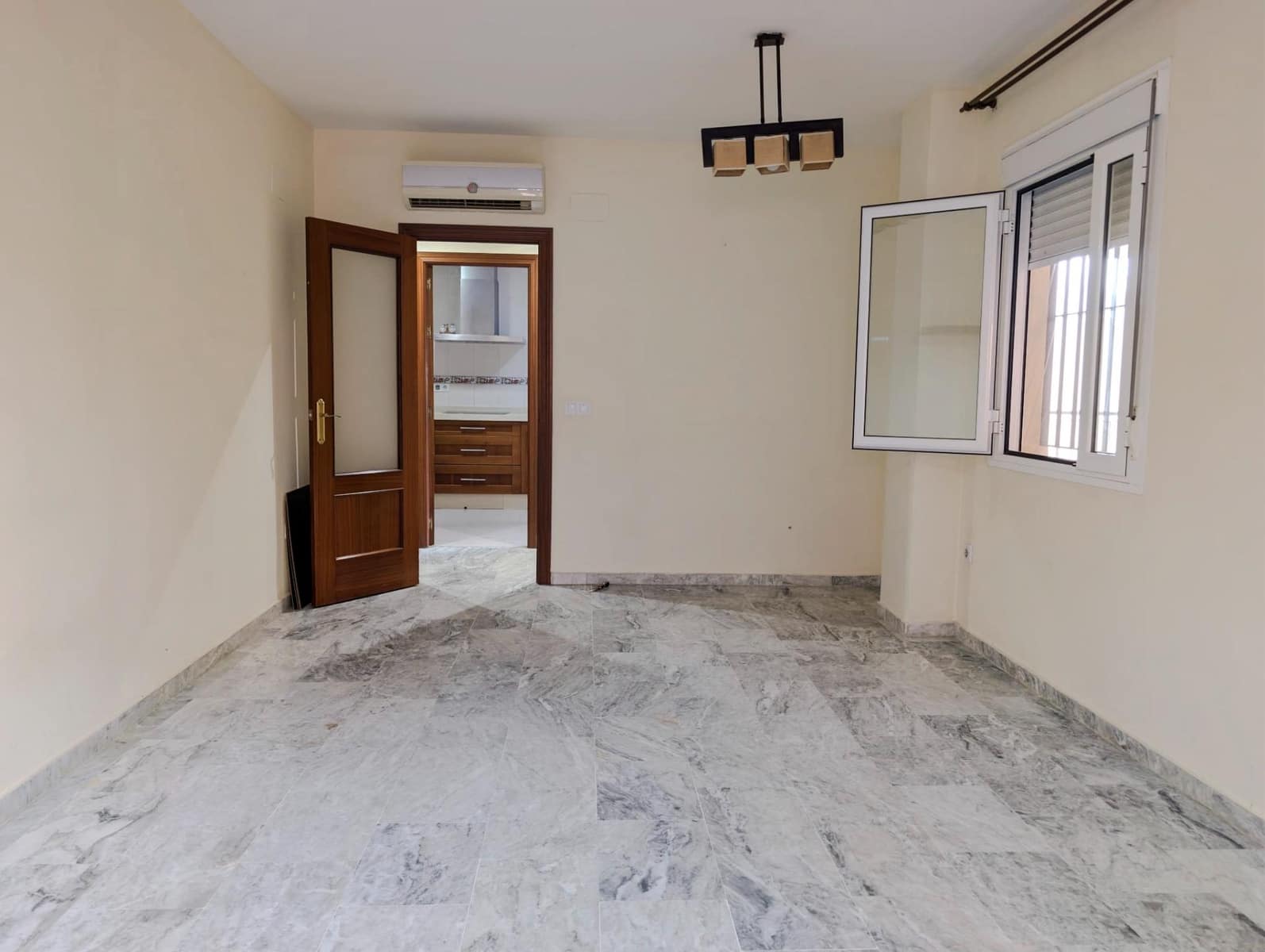 3 bedroom Townhouse for sale in Sanlucar la Mayor with garage - € 185,000 (Ref: 10043046)