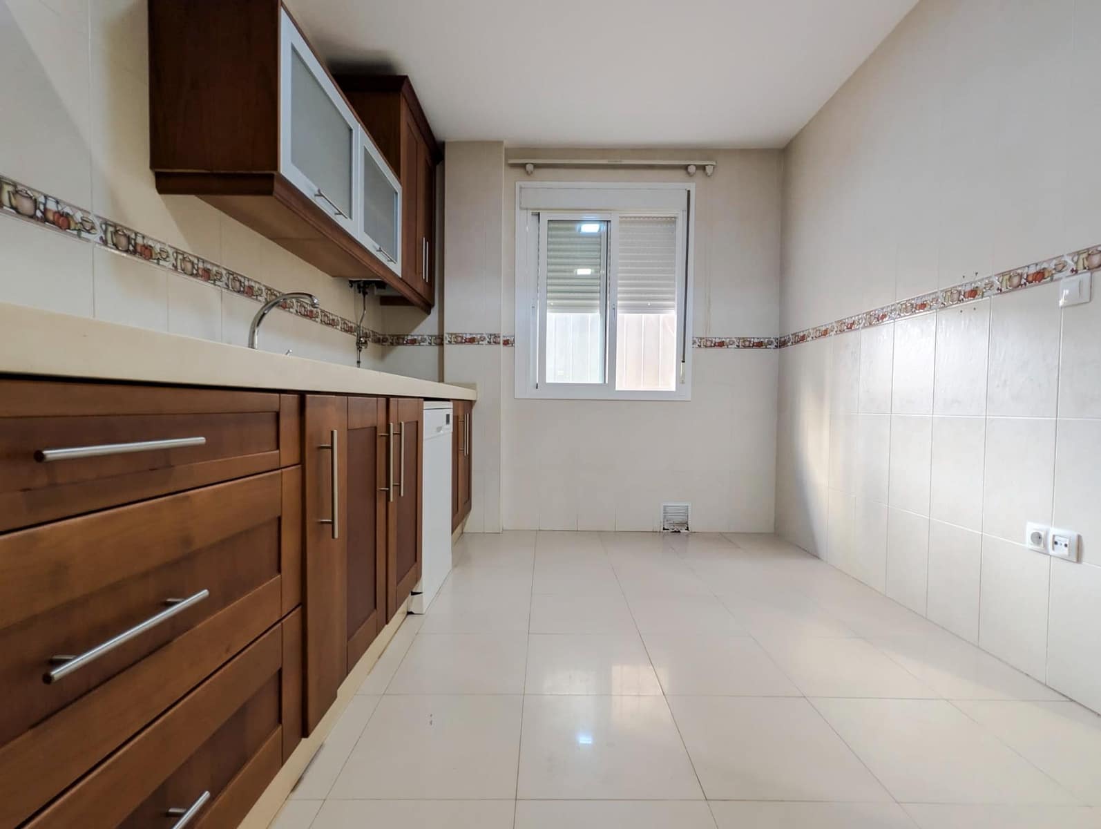 3 bedroom Townhouse for sale in Sanlucar la Mayor with garage - € 185,000 (Ref: 10043046)