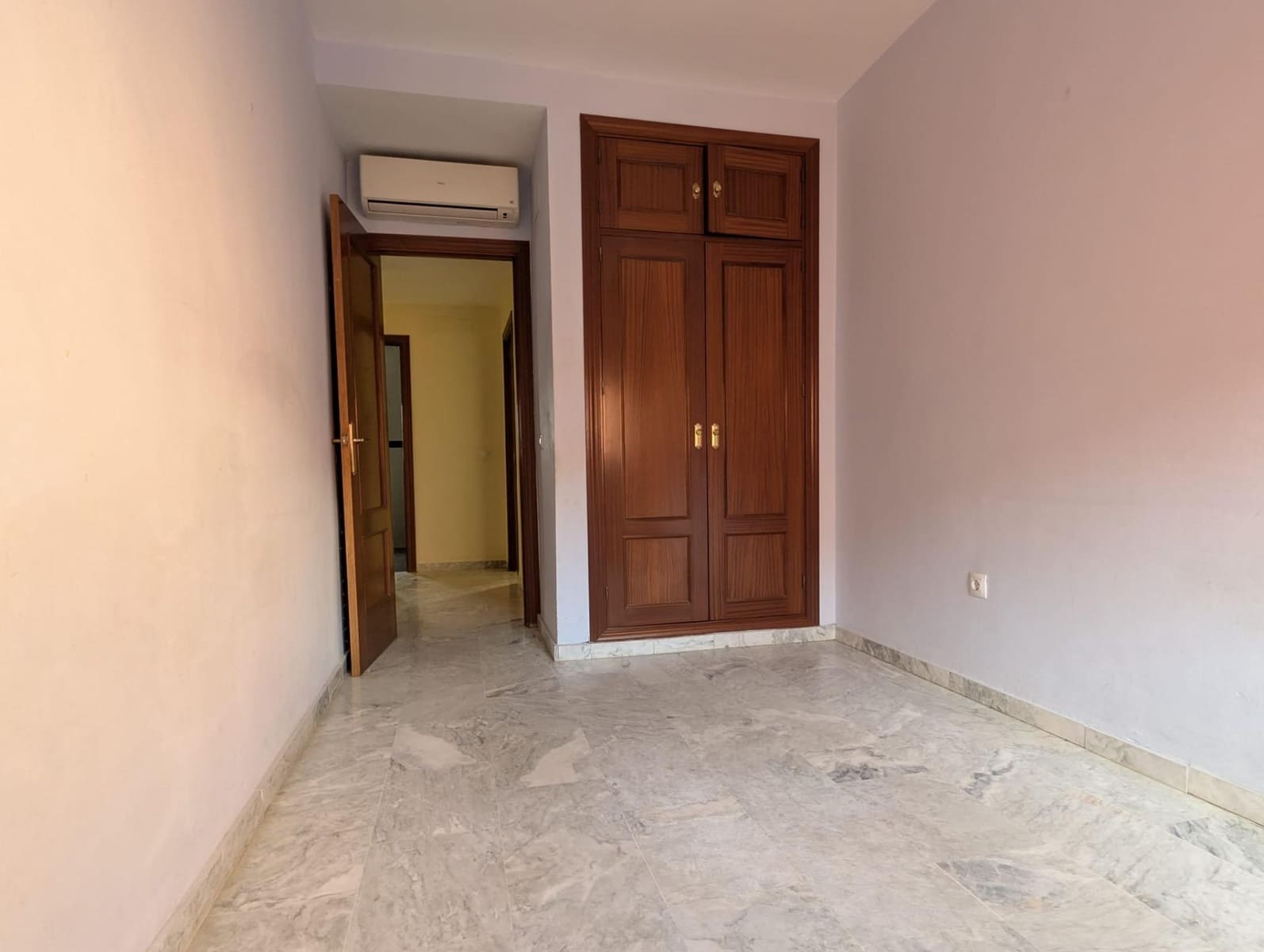 3 bedroom Townhouse for sale in Sanlucar la Mayor with garage - € 185,000 (Ref: 10043046)