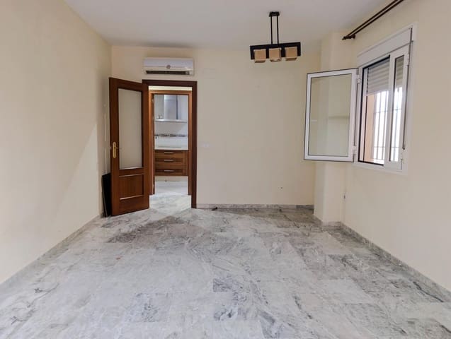 3 bedroom Townhouse for sale in Sanlúcar la Mayor with garage - € 185,000 (Ref: 10043046)