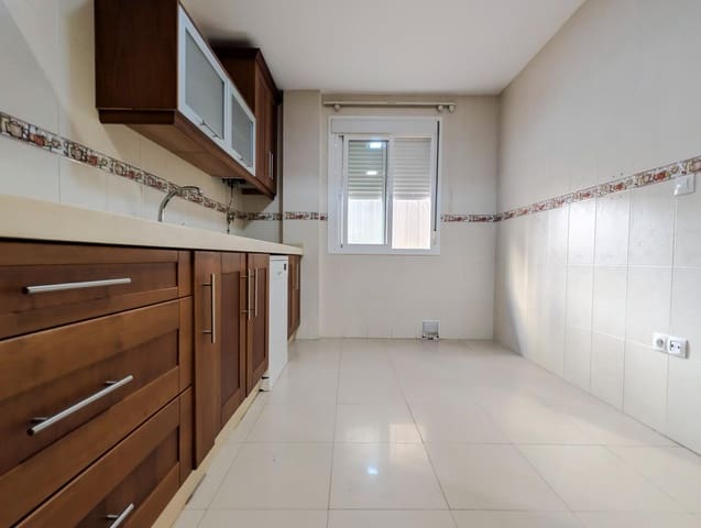 3 bedroom Townhouse for sale in Sanlúcar la Mayor with garage - € 185,000 (Ref: 10043046)