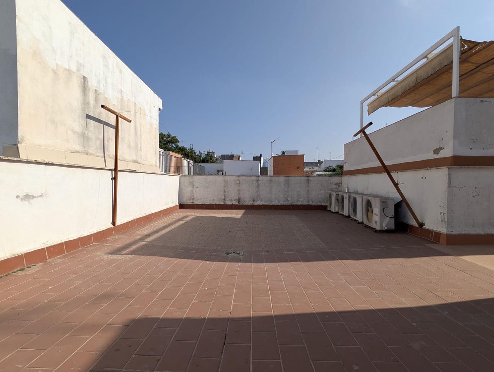3 bedroom Townhouse for sale in Sanlucar la Mayor with garage - € 185,000 (Ref: 10043046)