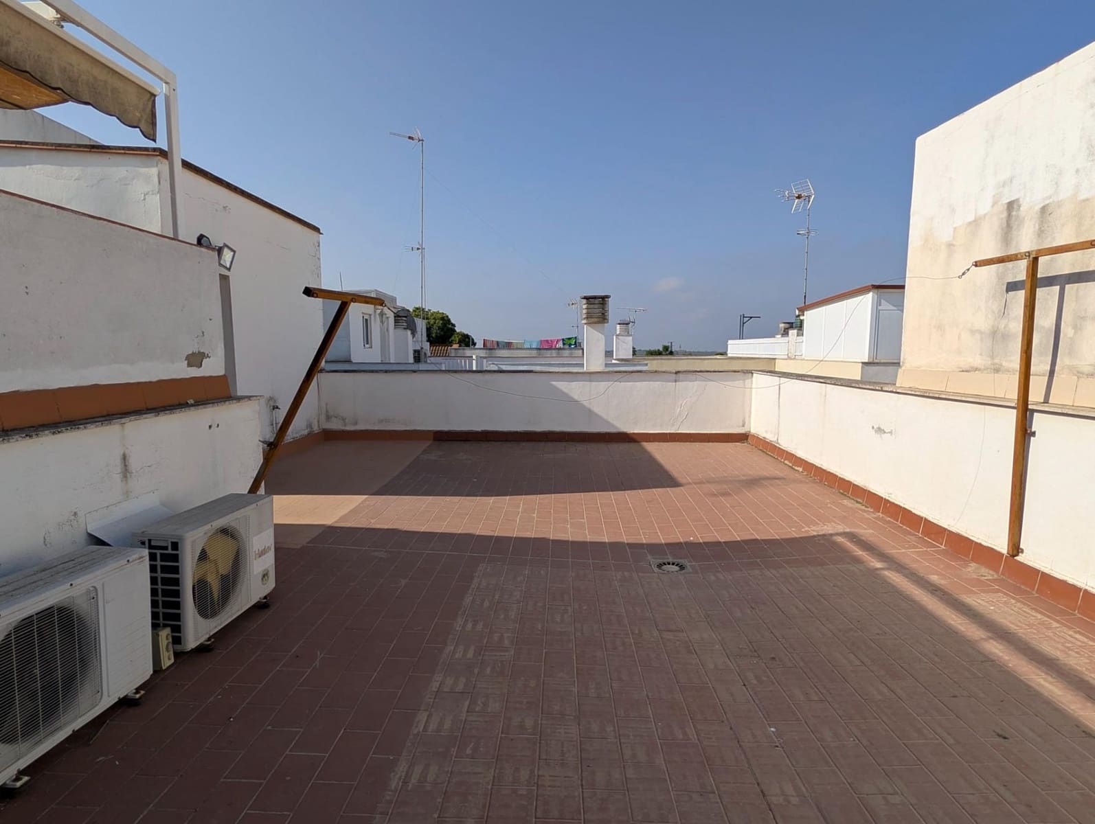 3 bedroom Townhouse for sale in Sanlucar la Mayor with garage - € 185,000 (Ref: 10043046)