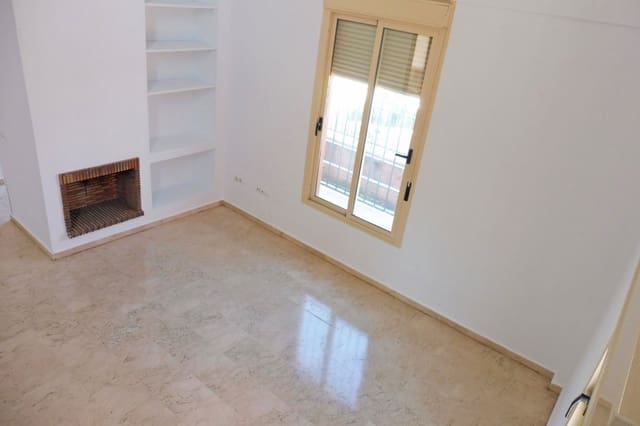4 quarto Moradia Geminada para arrendar em Sanlúcar la Mayor com piscina garagem - 900 € (Ref: 10044835)