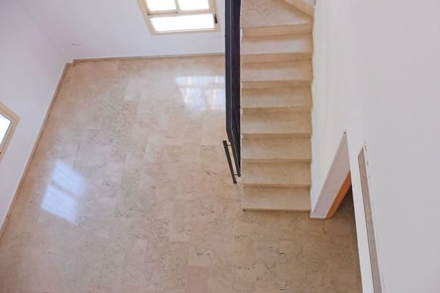 4 quarto Moradia Geminada para arrendar em Sanlúcar la Mayor com piscina garagem - 900 € (Ref: 10044835)