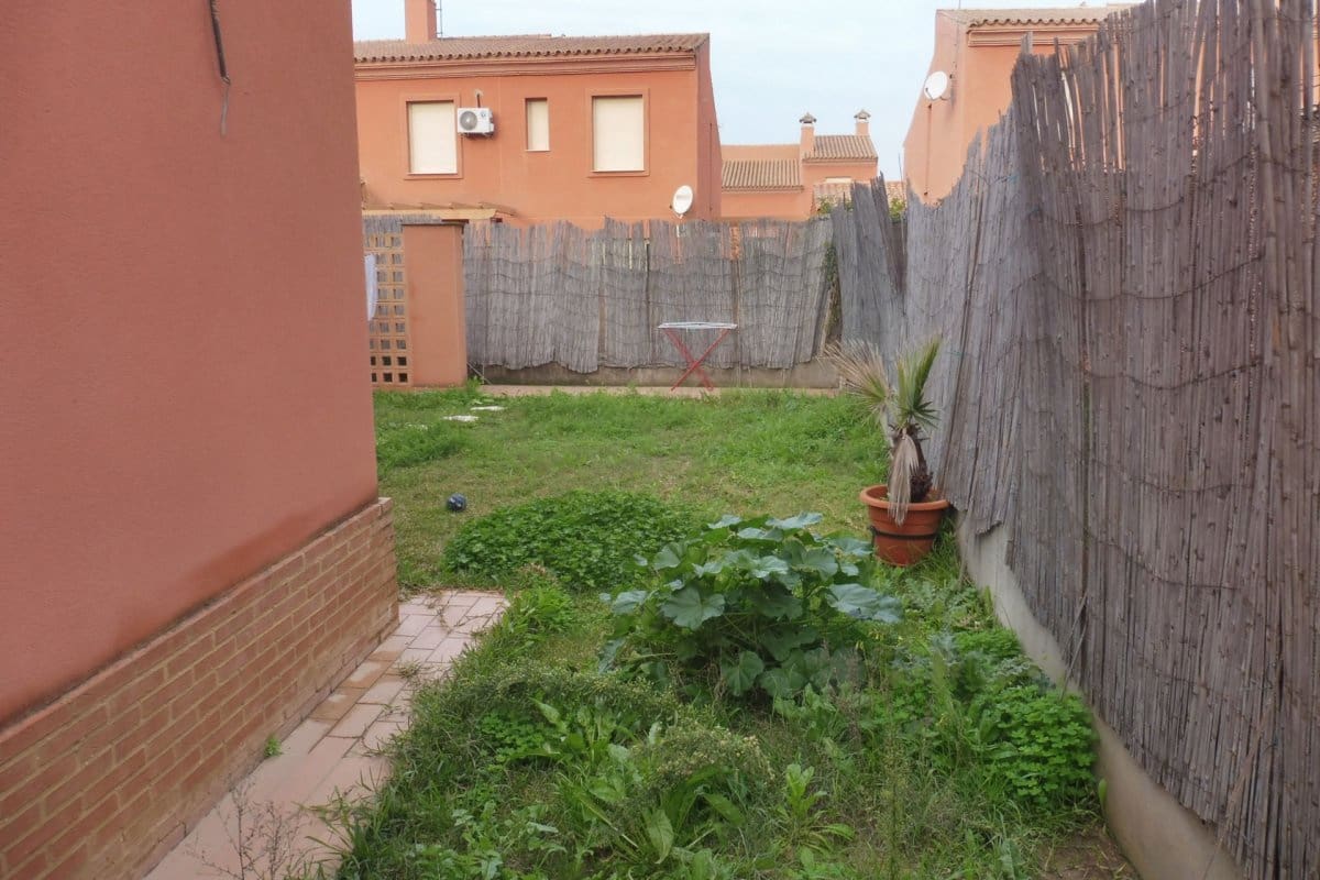 Villa/Maison Semi-Mitoyenne de 4 chambres à louer à Sanlucar la Mayor avec piscine garage - 900 € (Ref: 10044835)