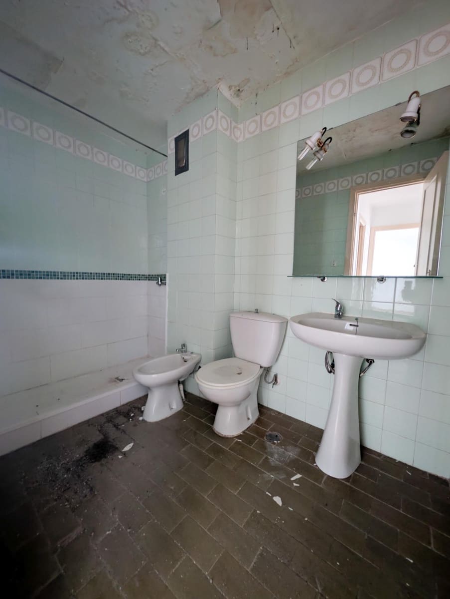3 bedroom Flat for sale in Sanlucar la Mayor - € 89,900 (Ref: 9897341)
