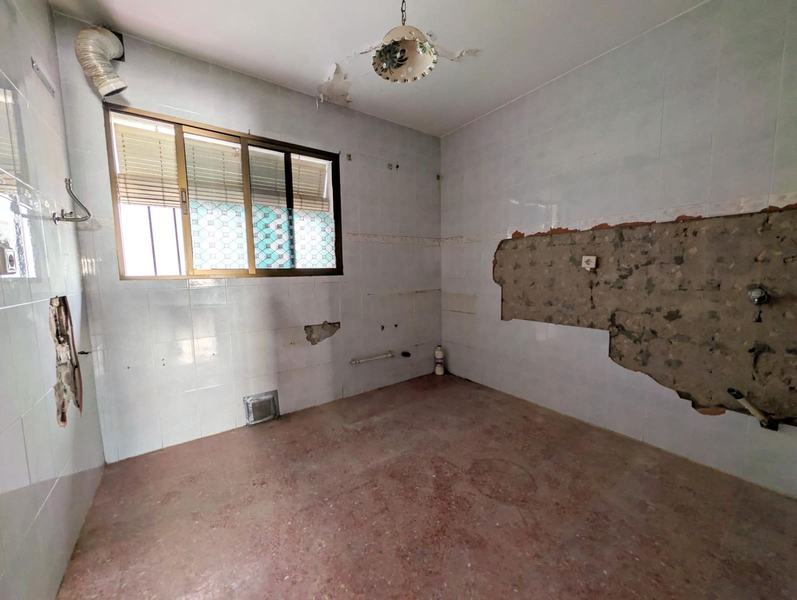 3 bedroom Flat for sale in Sanlucar la Mayor - € 89,900 (Ref: 9897341)