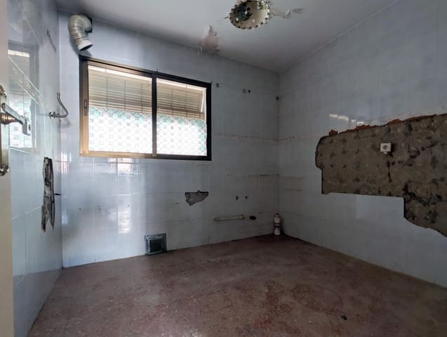 3 bedroom Flat for sale in Sanlúcar la Mayor - € 89,900 (Ref: 9897341)