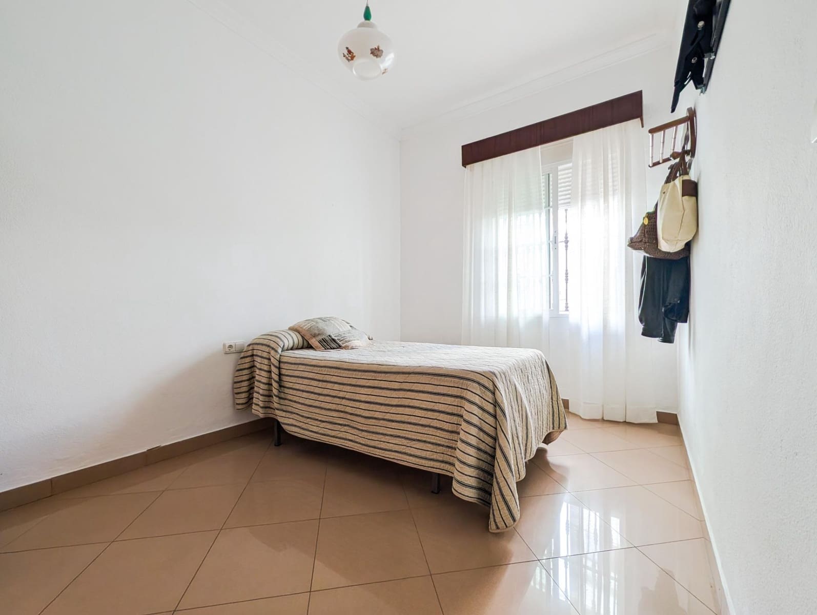 3 bedroom Townhouse for sale in Sanlucar la Mayor - € 160,000 (Ref: 9897342)