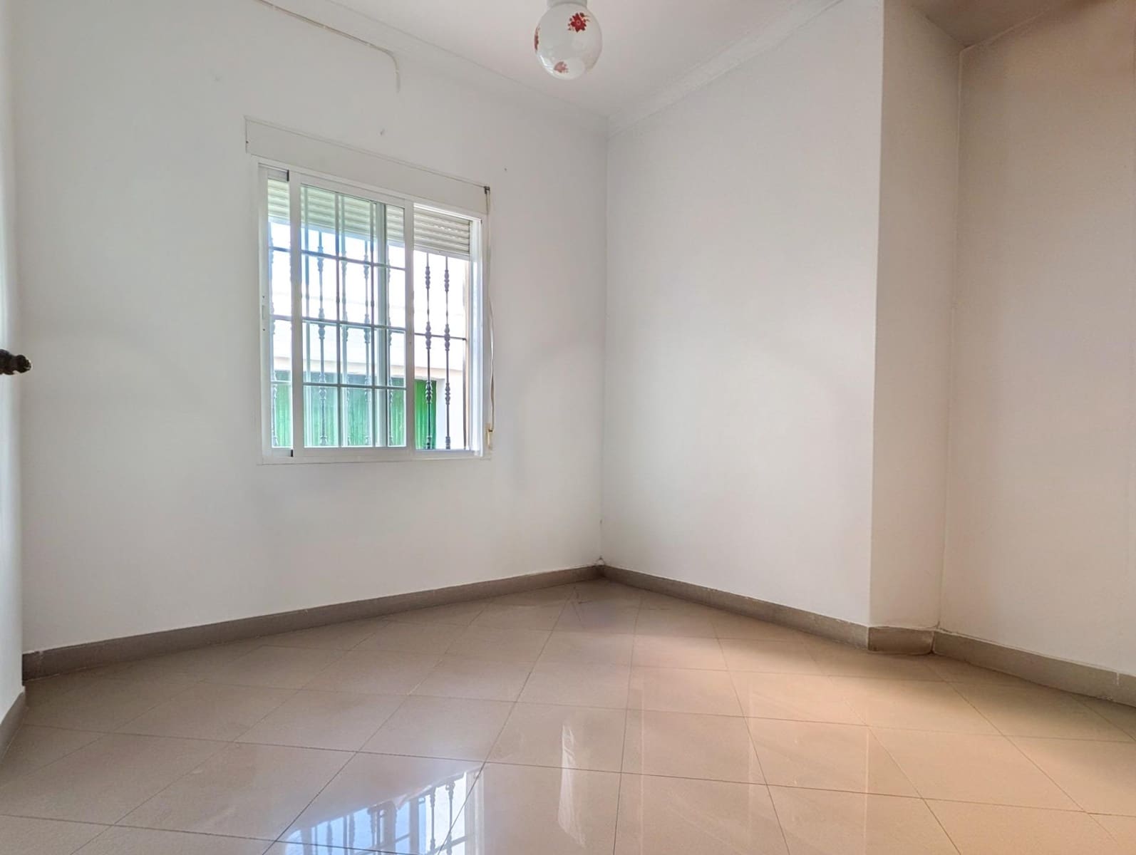 3 bedroom Townhouse for sale in Sanlucar la Mayor - € 160,000 (Ref: 9897342)