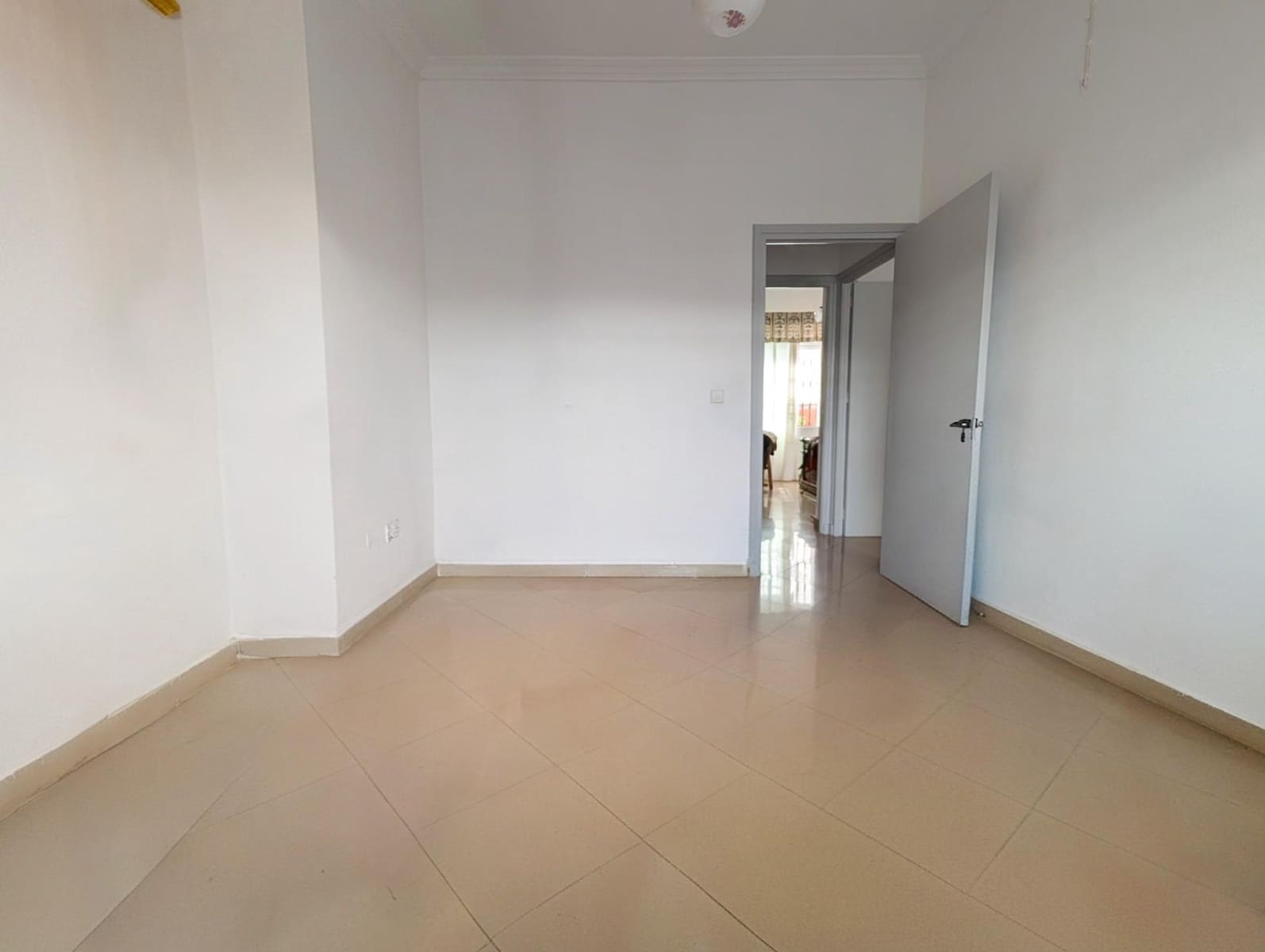 3 bedroom Townhouse for sale in Sanlucar la Mayor - € 160,000 (Ref: 9897342)