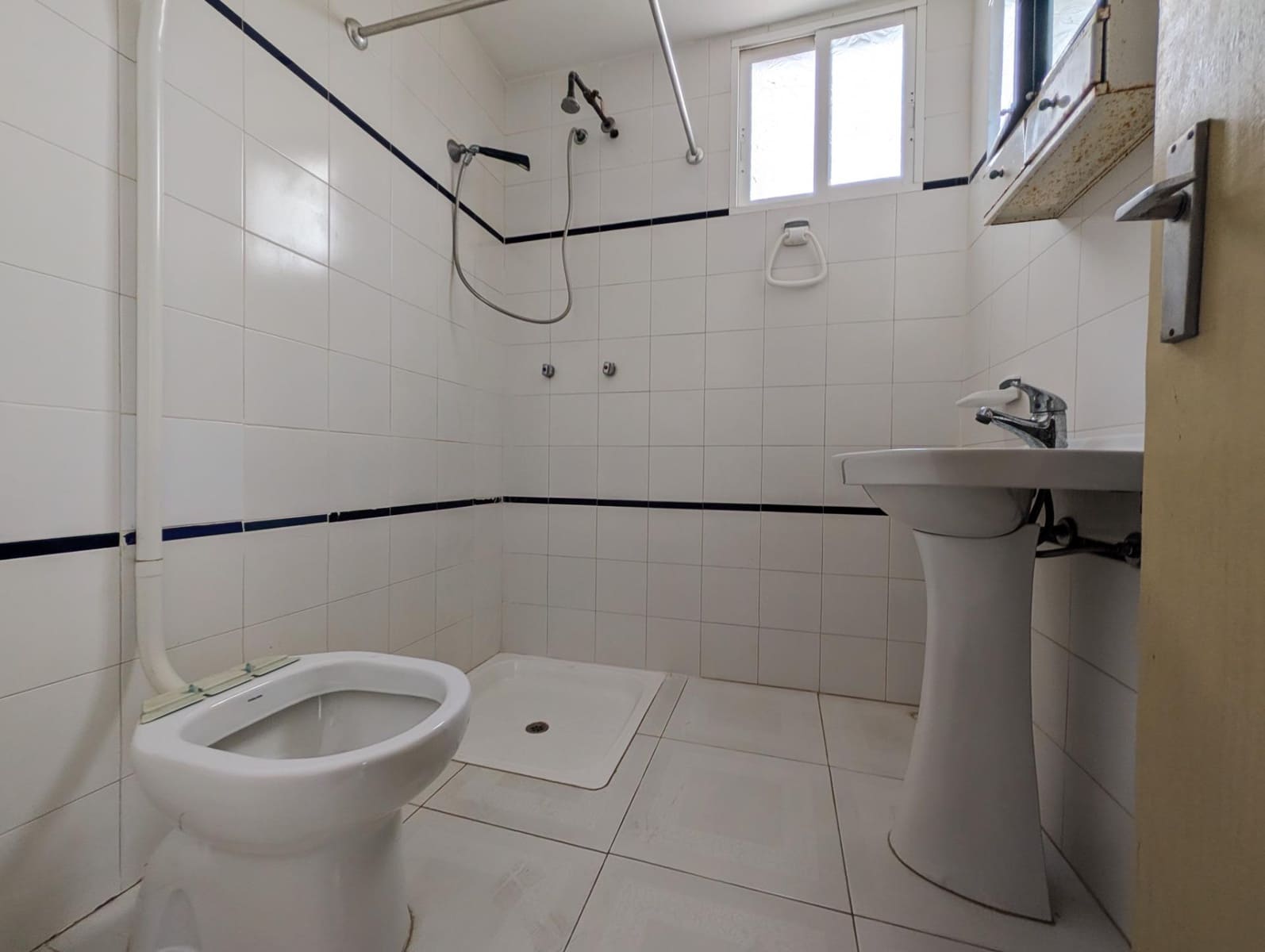 3 bedroom Townhouse for sale in Sanlucar la Mayor - € 160,000 (Ref: 9897342)