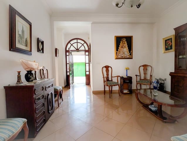 3 bedroom Townhouse for sale in Sanlúcar la Mayor - € 160,000 (Ref: 9897342)