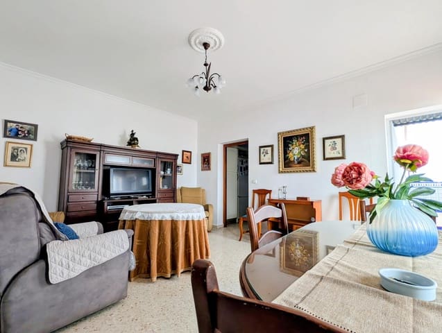 3 bedroom Townhouse for sale in Sanlúcar la Mayor - € 160,000 (Ref: 9897342)