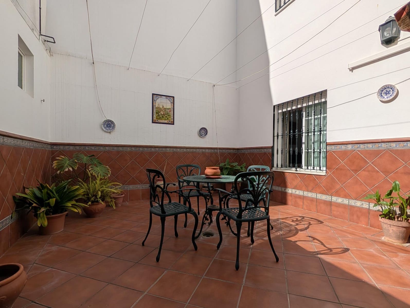 3 bedroom Townhouse for sale in Sanlucar la Mayor - € 160,000 (Ref: 9897342)