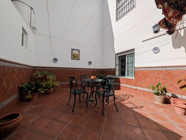 3 bedroom Townhouse for sale in Sanlúcar la Mayor - € 160,000 (Ref: 9897342)