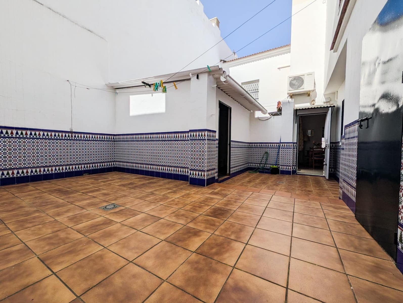 3 bedroom Townhouse for sale in Sanlucar la Mayor - € 160,000 (Ref: 9897342)