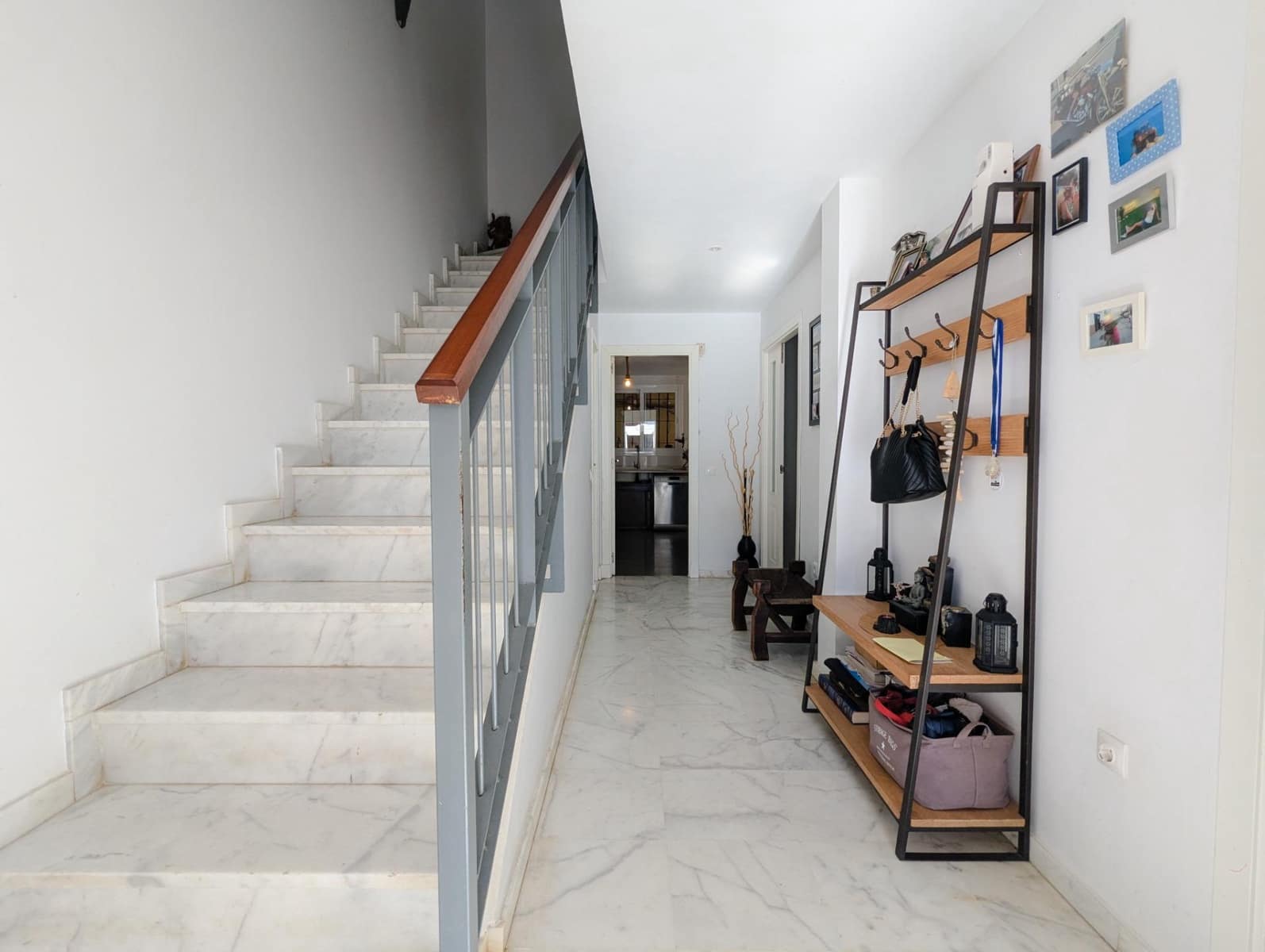 4 bedroom Semi-detached Villa for sale in Sanlucar la Mayor with pool garage - € 245,000 (Ref: 9897343)