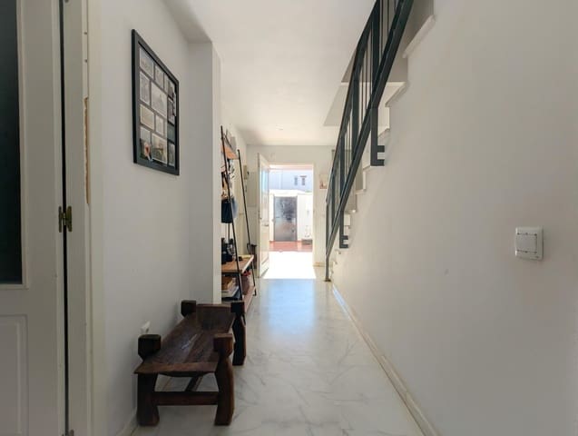 4 bedroom Semi-detached Villa for sale in Sanlúcar la Mayor with pool garage - € 245,000 (Ref: 9897343)