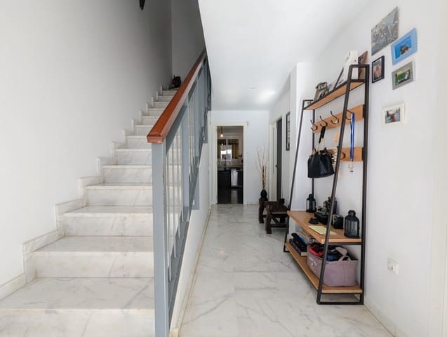 4 bedroom Semi-detached Villa for sale in Sanlúcar la Mayor with pool garage - € 245,000 (Ref: 9897343)