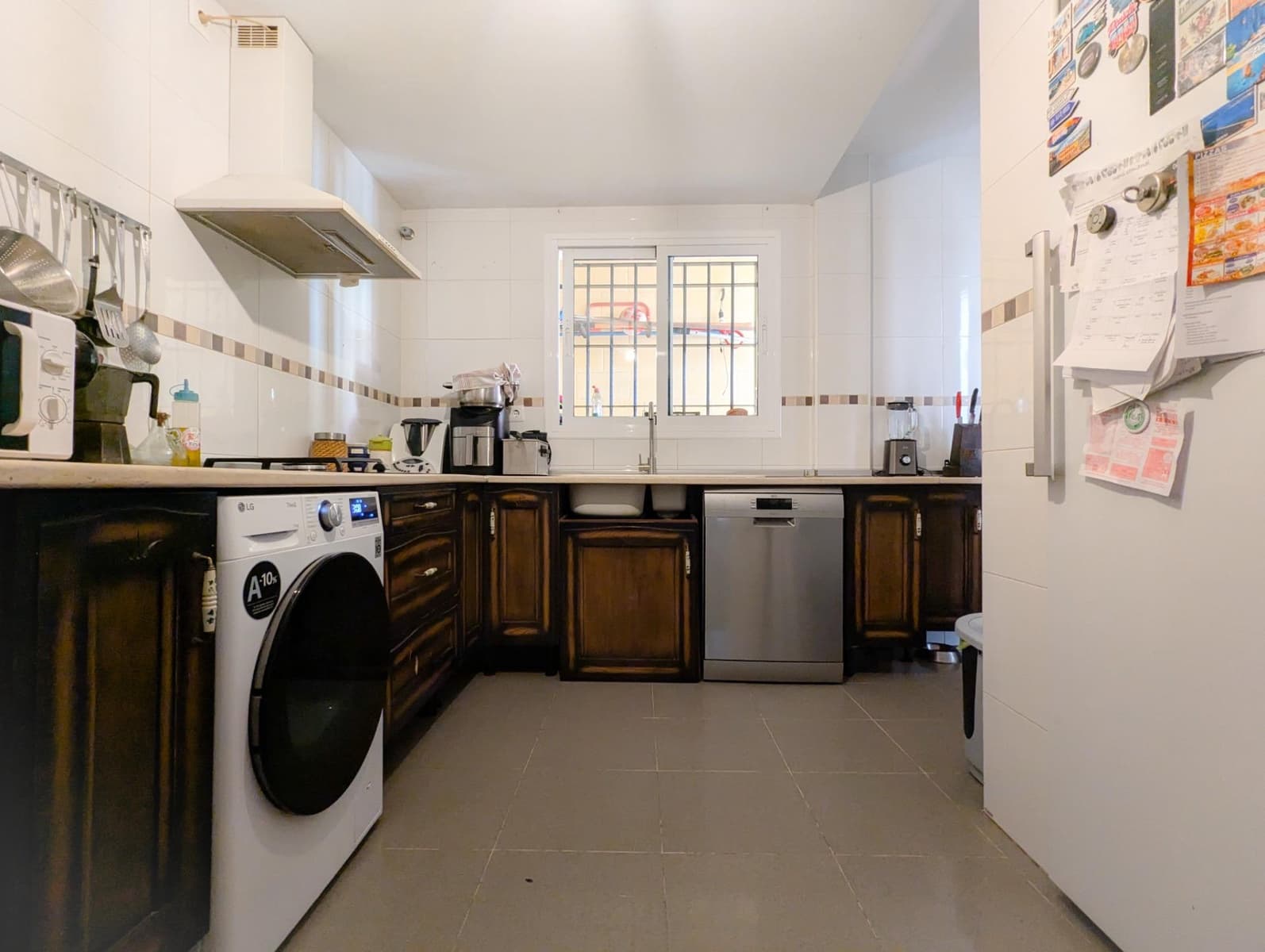 4 bedroom Semi-detached Villa for sale in Sanlucar la Mayor with pool garage - € 245,000 (Ref: 9897343)