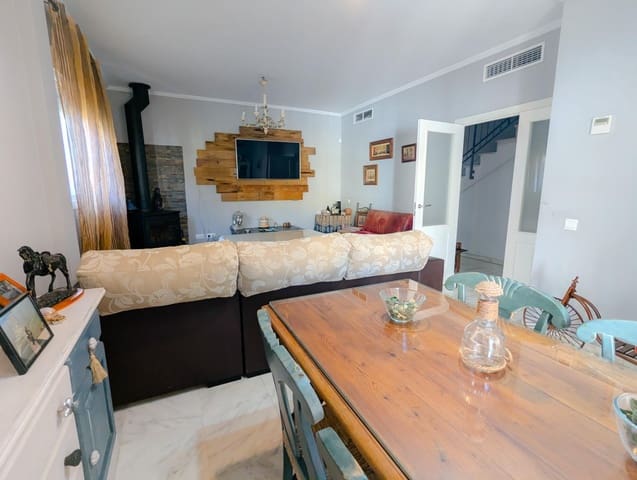 4 bedroom Semi-detached Villa for sale in Sanlúcar la Mayor with pool garage - € 245,000 (Ref: 9897343)
