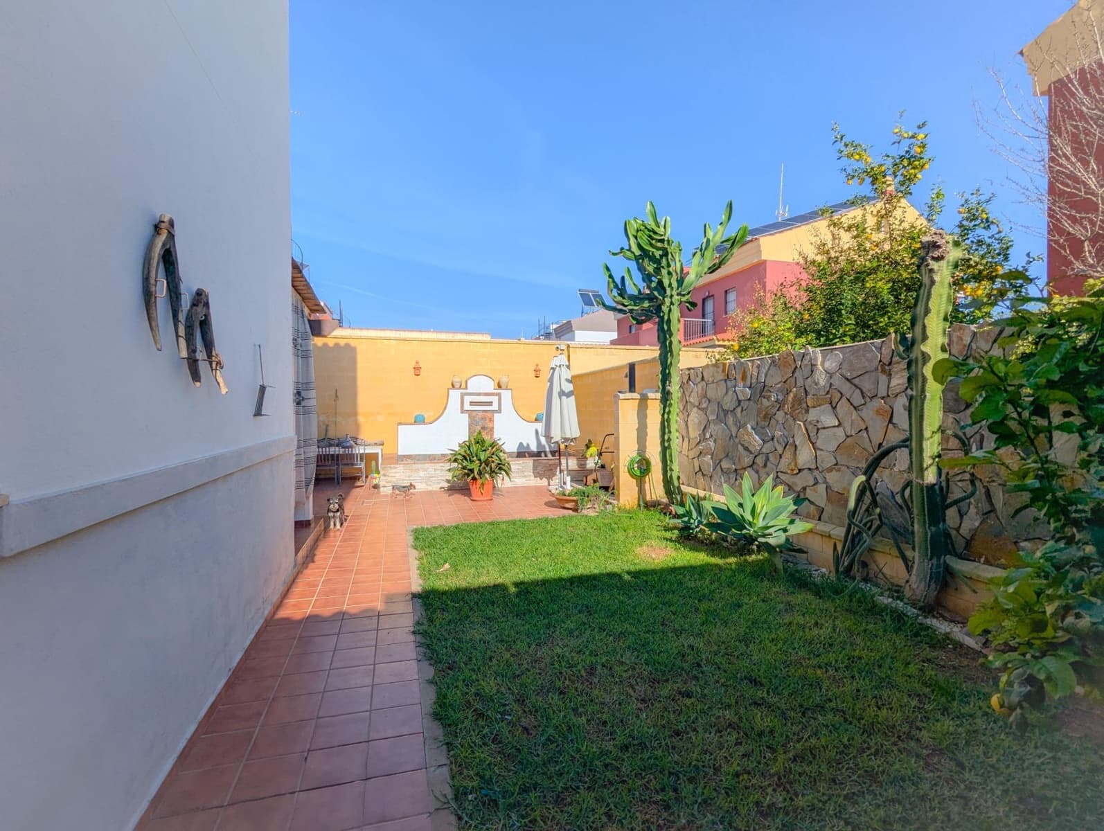 4 bedroom Semi-detached Villa for sale in Sanlucar la Mayor with pool garage - € 245,000 (Ref: 9897343)