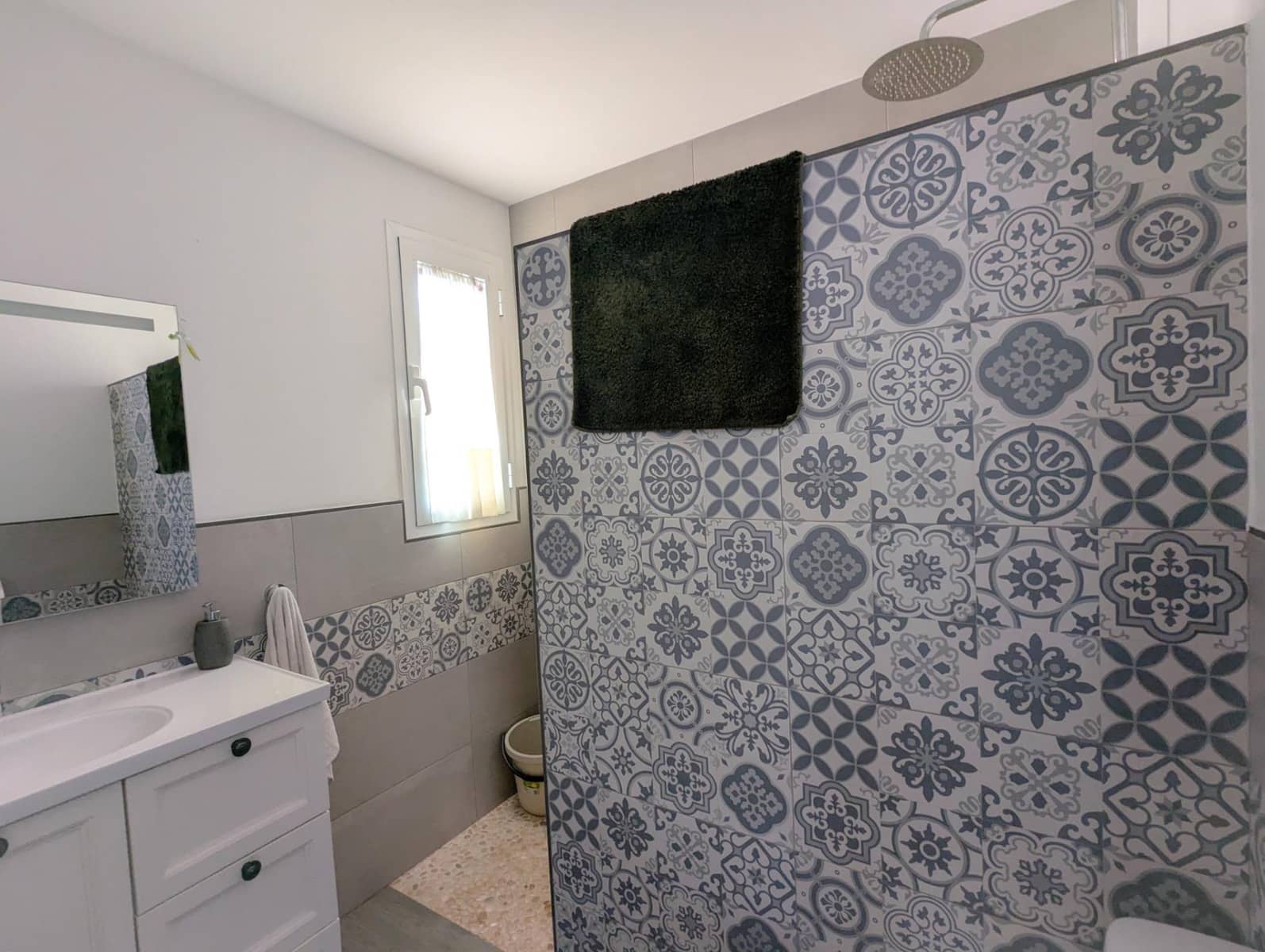 4 bedroom Semi-detached Villa for sale in Sanlucar la Mayor with pool garage - € 245,000 (Ref: 9897343)