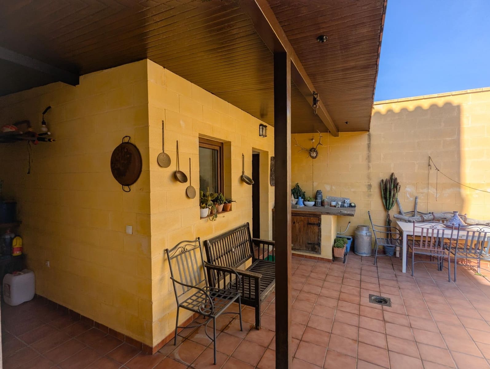 4 bedroom Semi-detached Villa for sale in Sanlucar la Mayor with pool garage - € 245,000 (Ref: 9897343)